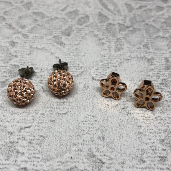 BUNDLE lot 2 brand name post/stud earrings MMJ Marc Jacobs and TP - Picture 1 of 7